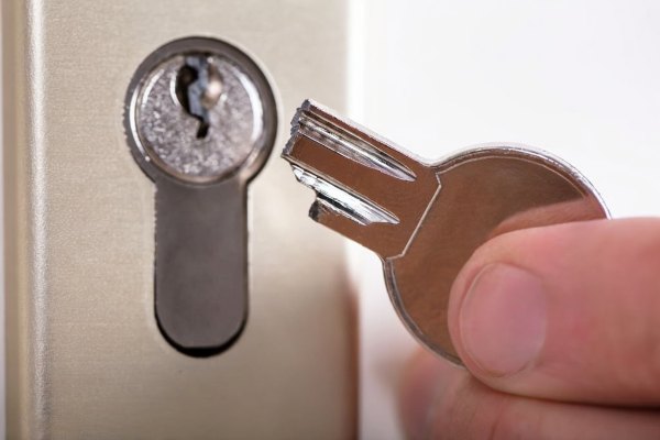 jammed-uPVC door handle